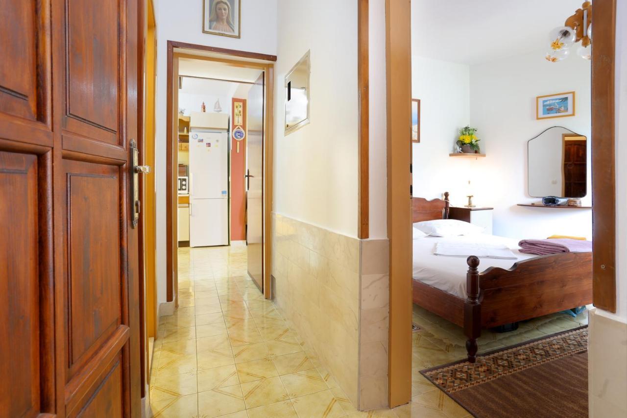 Apartments By The Sea Stanici, Omis - 1028 Tice ภายนอก รูปภาพ